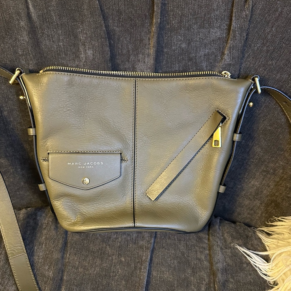 Marc Jacobs - The Mini Sling Convertible Leather Hobo Crossbody Bag, olive green